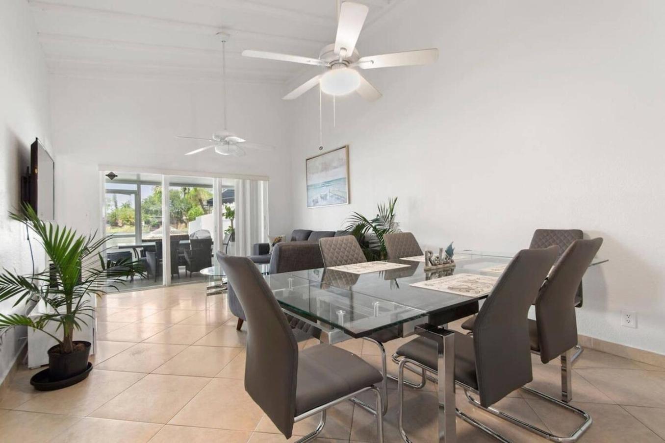 Lakeside Retreat 3br, 2bth Near Hard Rock Casino Holiday home