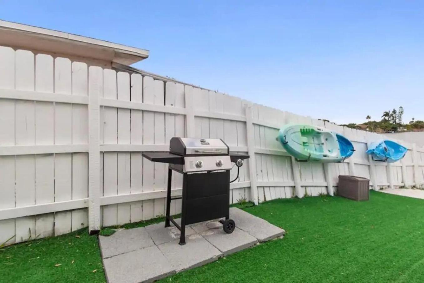 Lakeside 3br Retreat With Private Yard & Kayak Use *