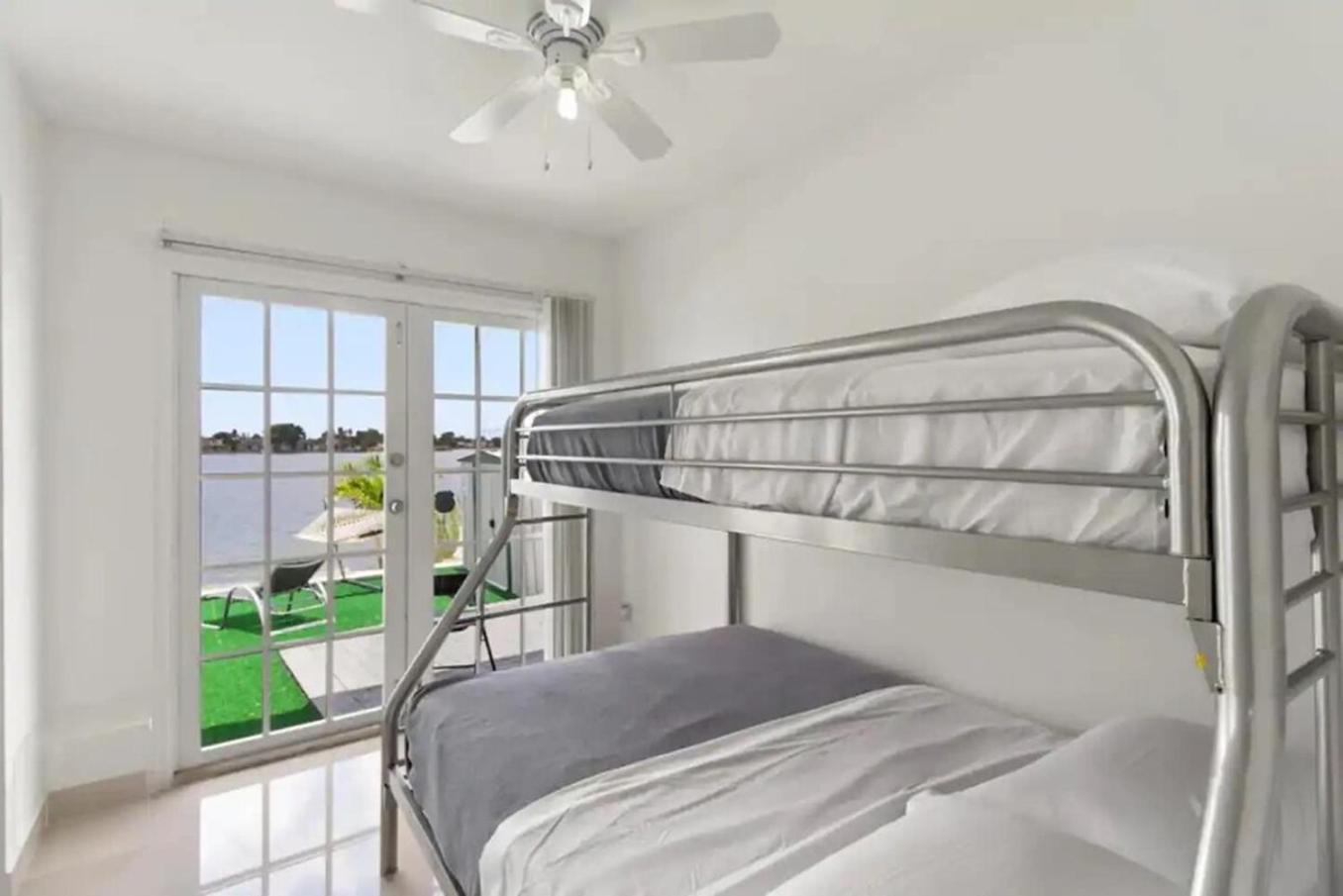 Holiday home Lakeside 3br Retreat With Private Yard & Kayak Use