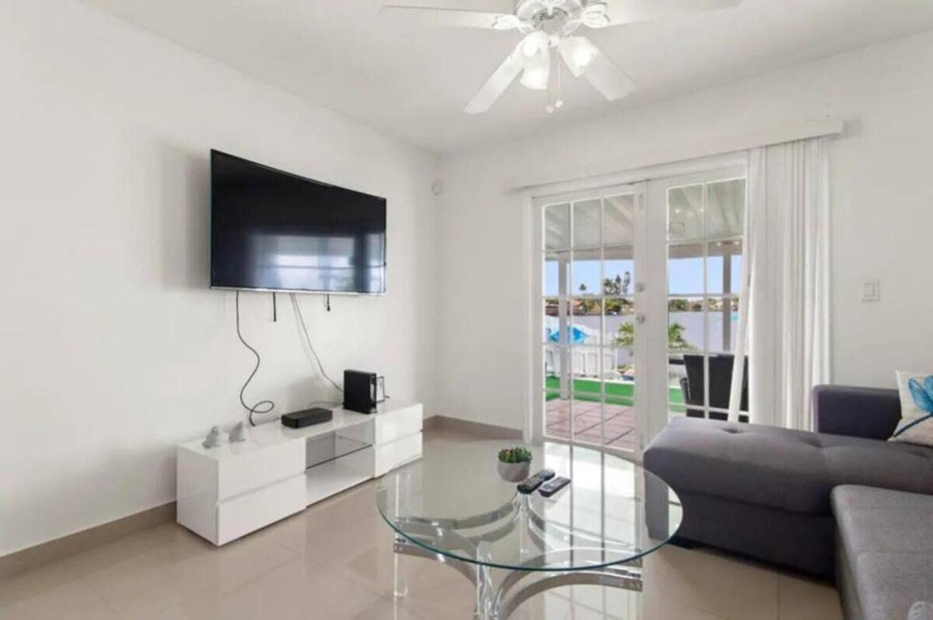 Lakeside 3br Retreat With Private Yard & Kayak Use Holiday home Fort Lauderdale