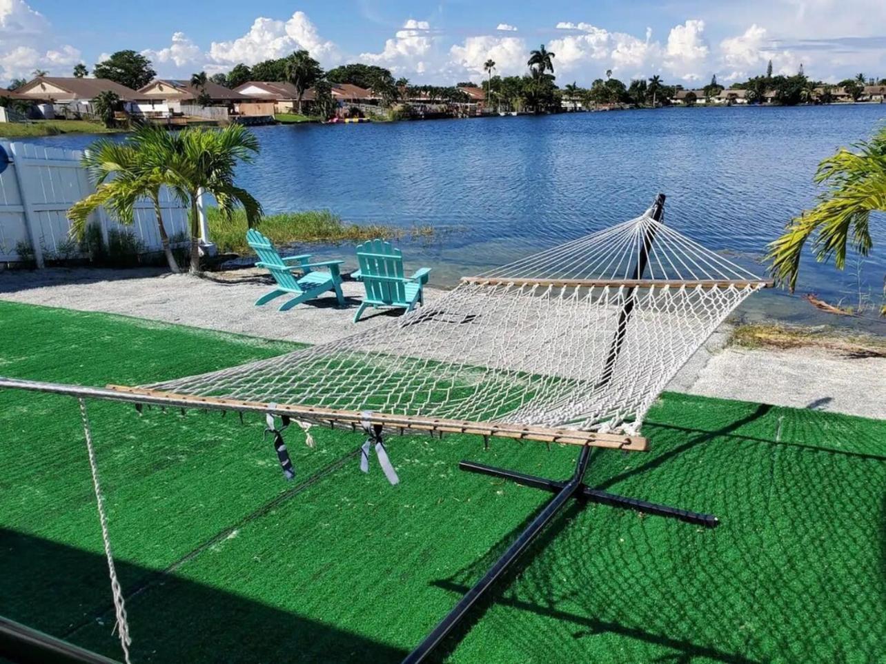 Holiday home Lakeside 3br Retreat With Private Yard & Kayak Use Fort Lauderdale