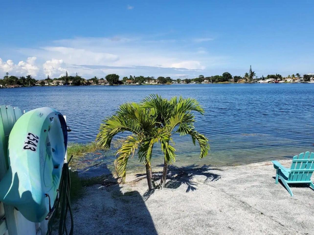 Lakeside 3br Retreat With Private Yard & Kayak Use Holiday home Fort Lauderdale