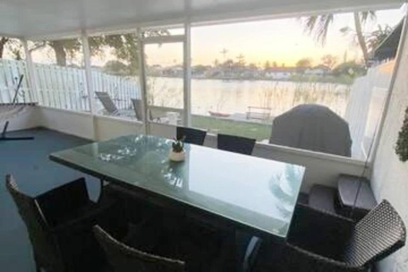 Holiday home Lakeside Retreat 3br, 2bth Near Hard Rock Casino *