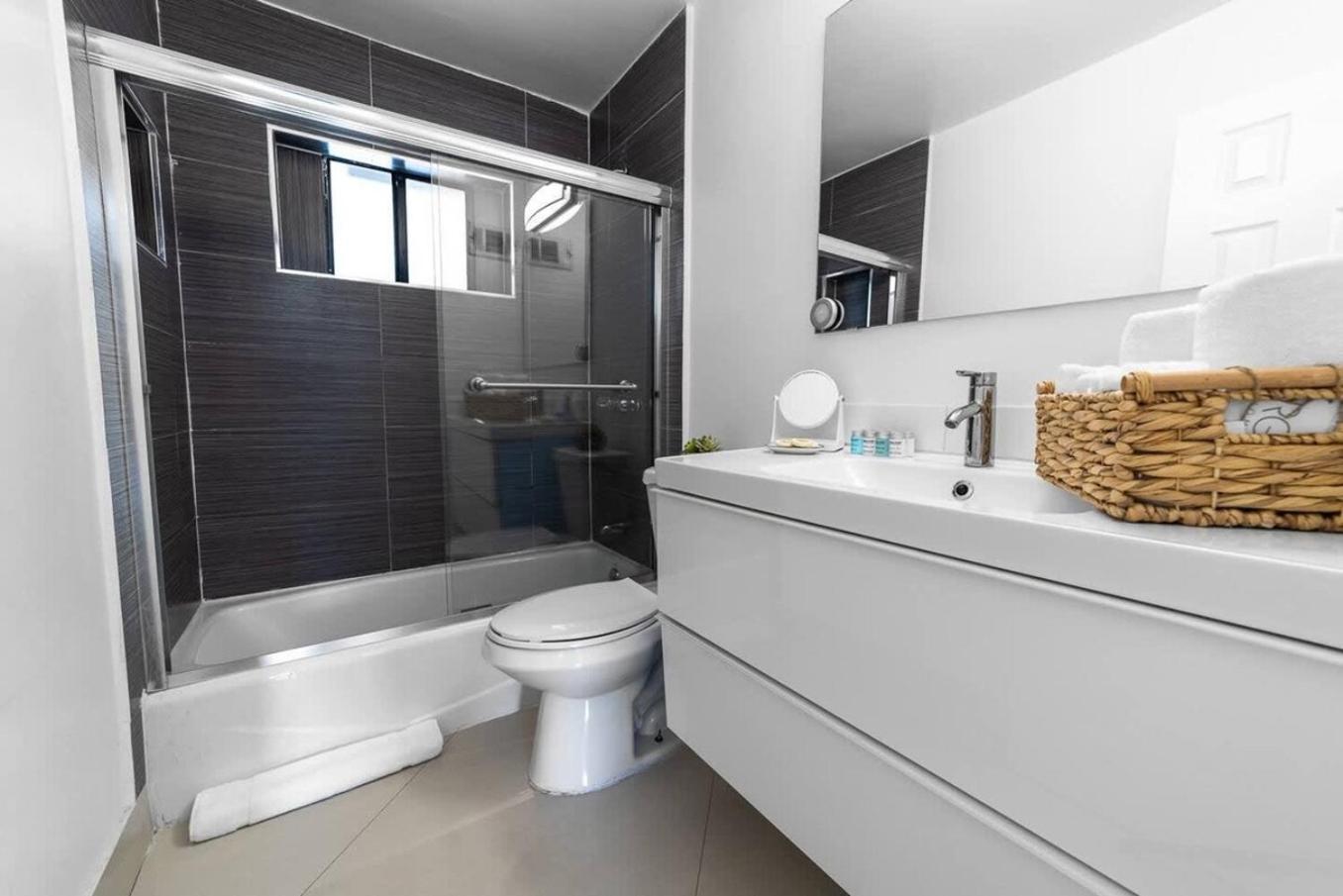 Private Heated Pool In Ftl Near Holiday home *