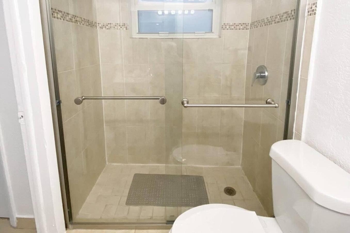 Lakeside Retreat 3br, 2bth Near Hard Rock Casino