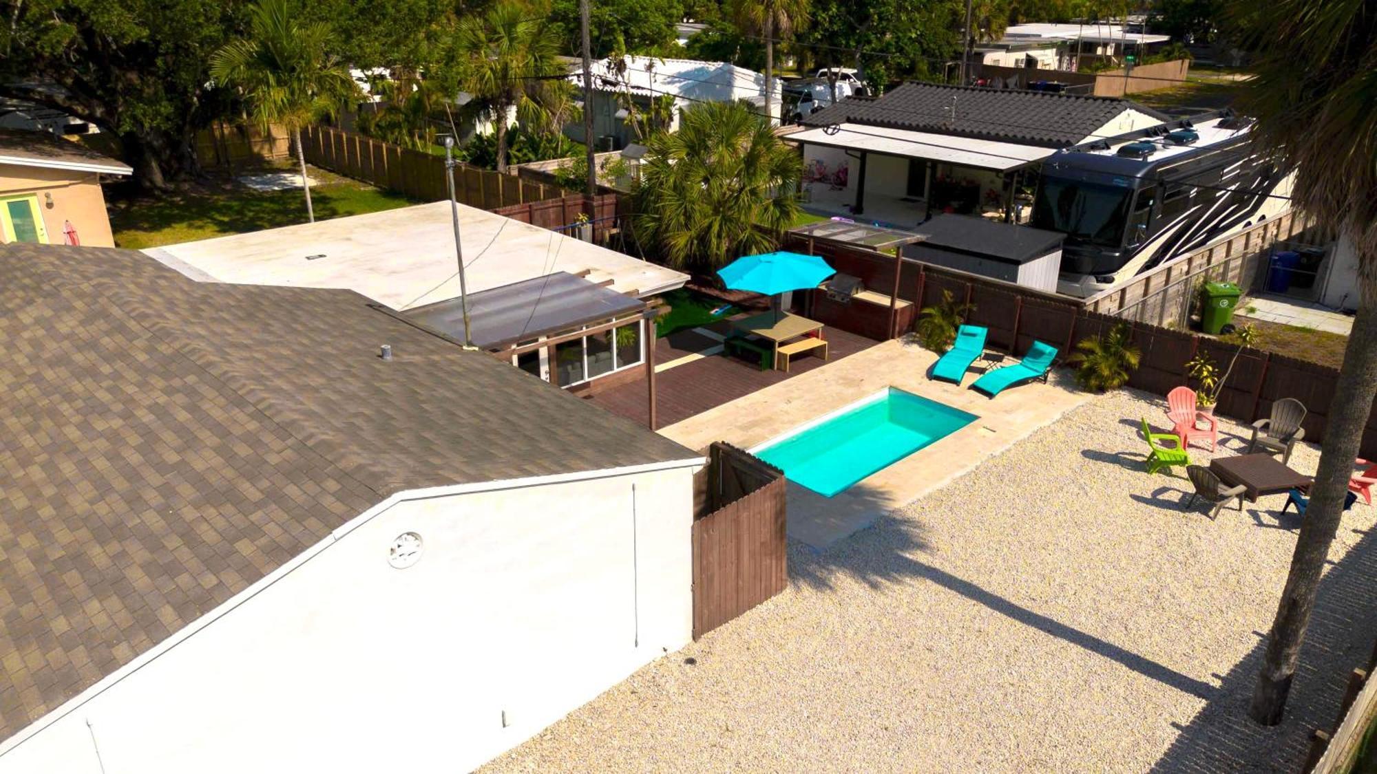 Holiday home Alma House Pool Bbq Playground And Playroom Family