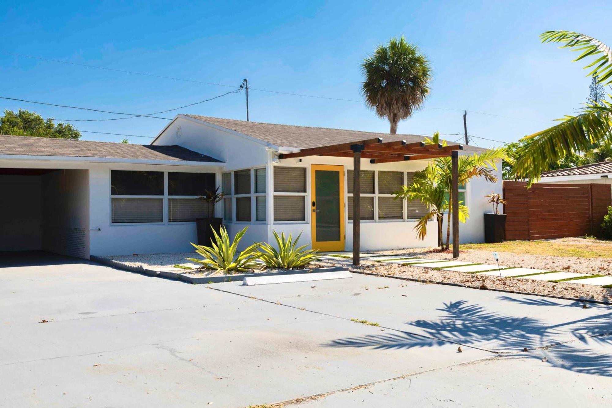 Holiday home Alma House Pool Bbq Playground And Playroom Family Fort Lauderdale