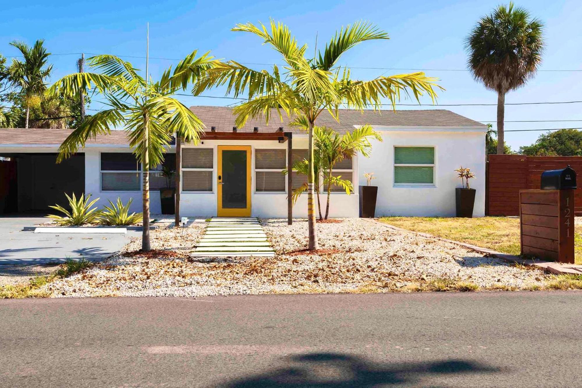 Alma House Pool Bbq Playground And Playroom Family Holiday home *