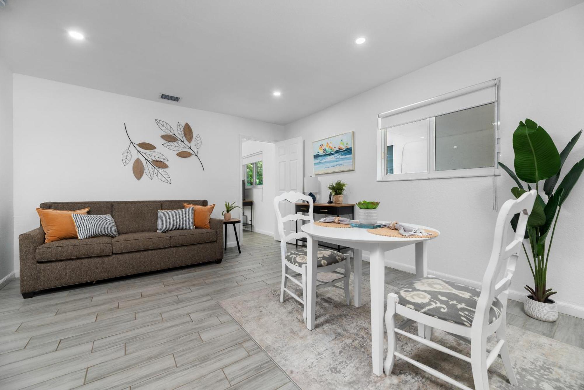 The Downtown Retreat 2 Apartment *