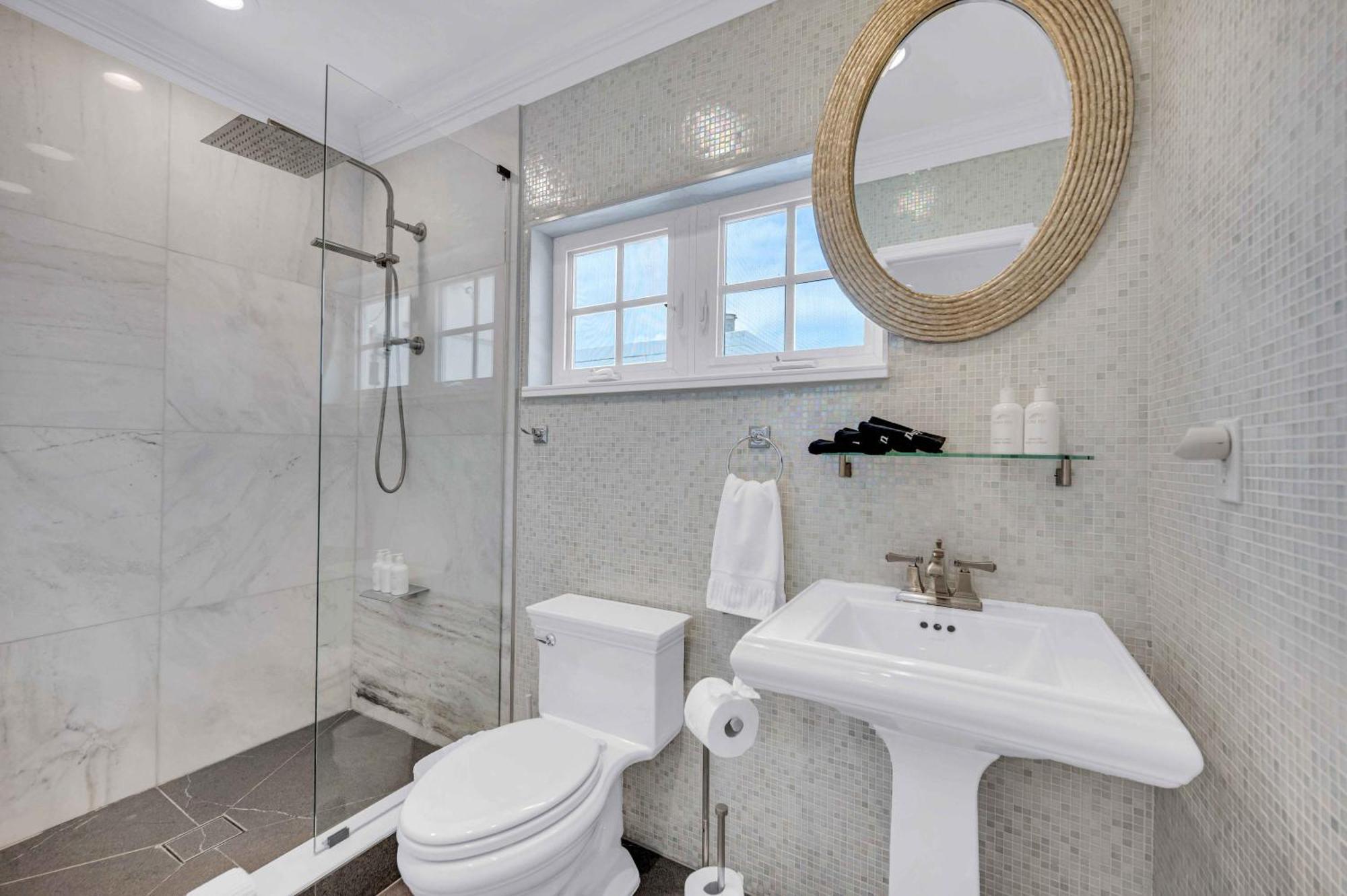 The Modern Castle Canal View Access Rooftop Living Greenhouse Vlllas Holiday home Fort Lauderdale