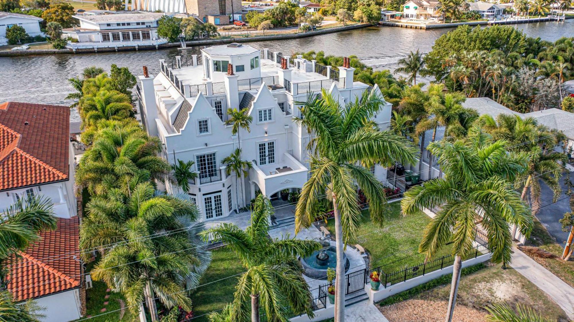 Holiday home The Modern Castle Canal View Access Rooftop Living Greenhouse Vlllas Fort Lauderdale