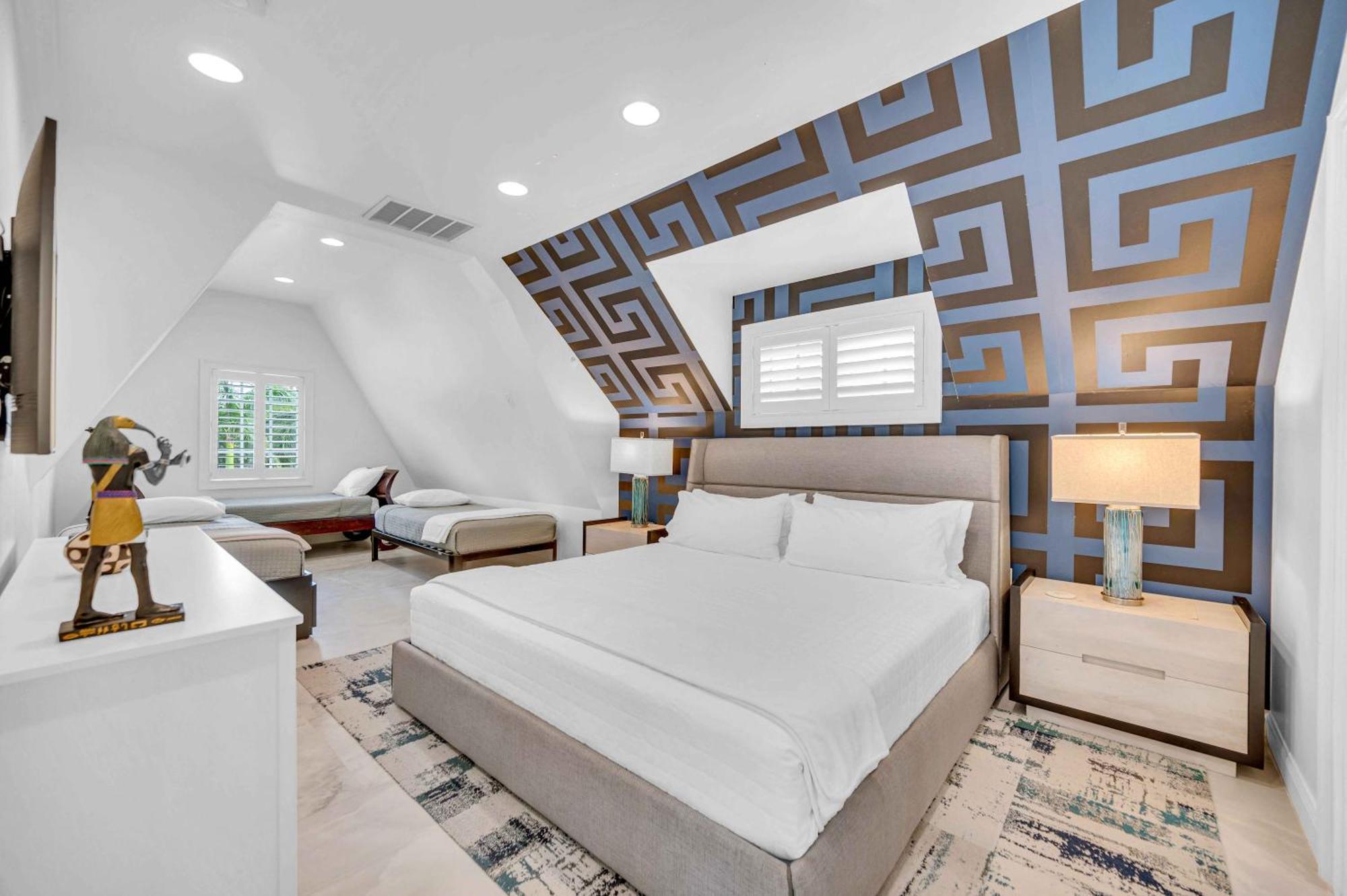 The Modern Castle Canal View Access Rooftop Living Greenhouse Vlllas * Fort Lauderdale