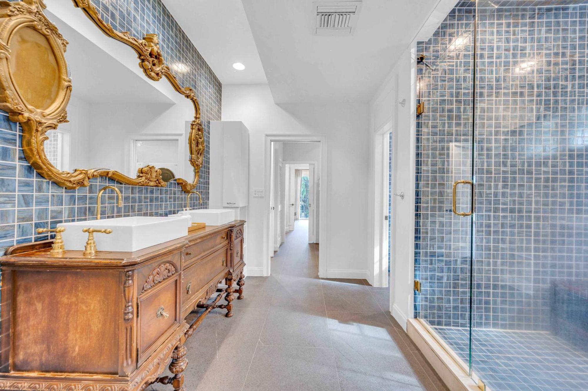Holiday home The Modern Castle Canal View Access Rooftop Living Greenhouse Vlllas Fort Lauderdale
