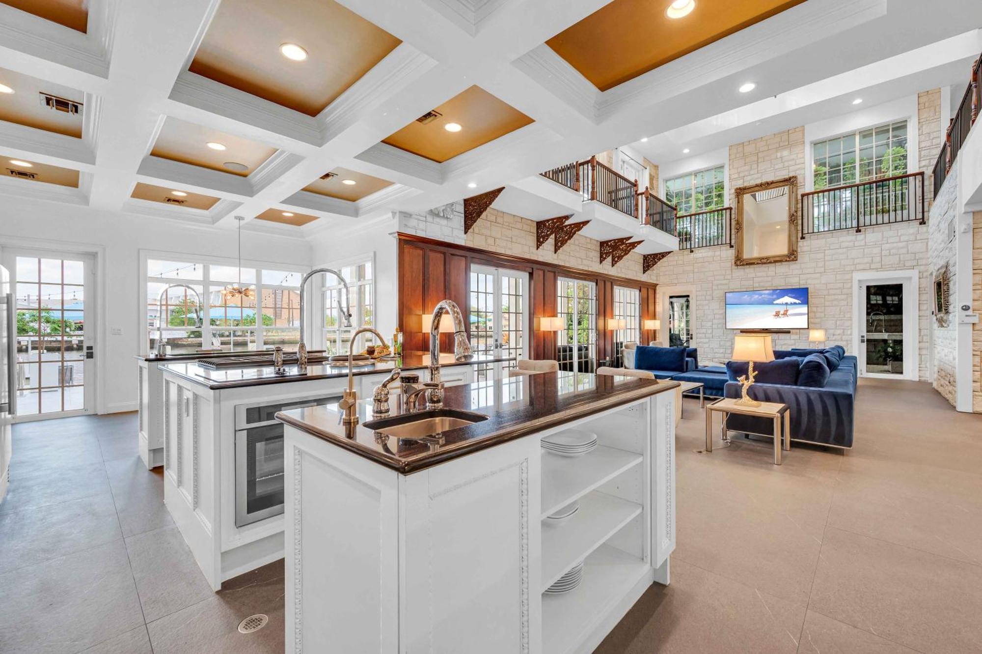 The Modern Castle Canal View Access Rooftop Living Greenhouse Vlllas * Fort Lauderdale