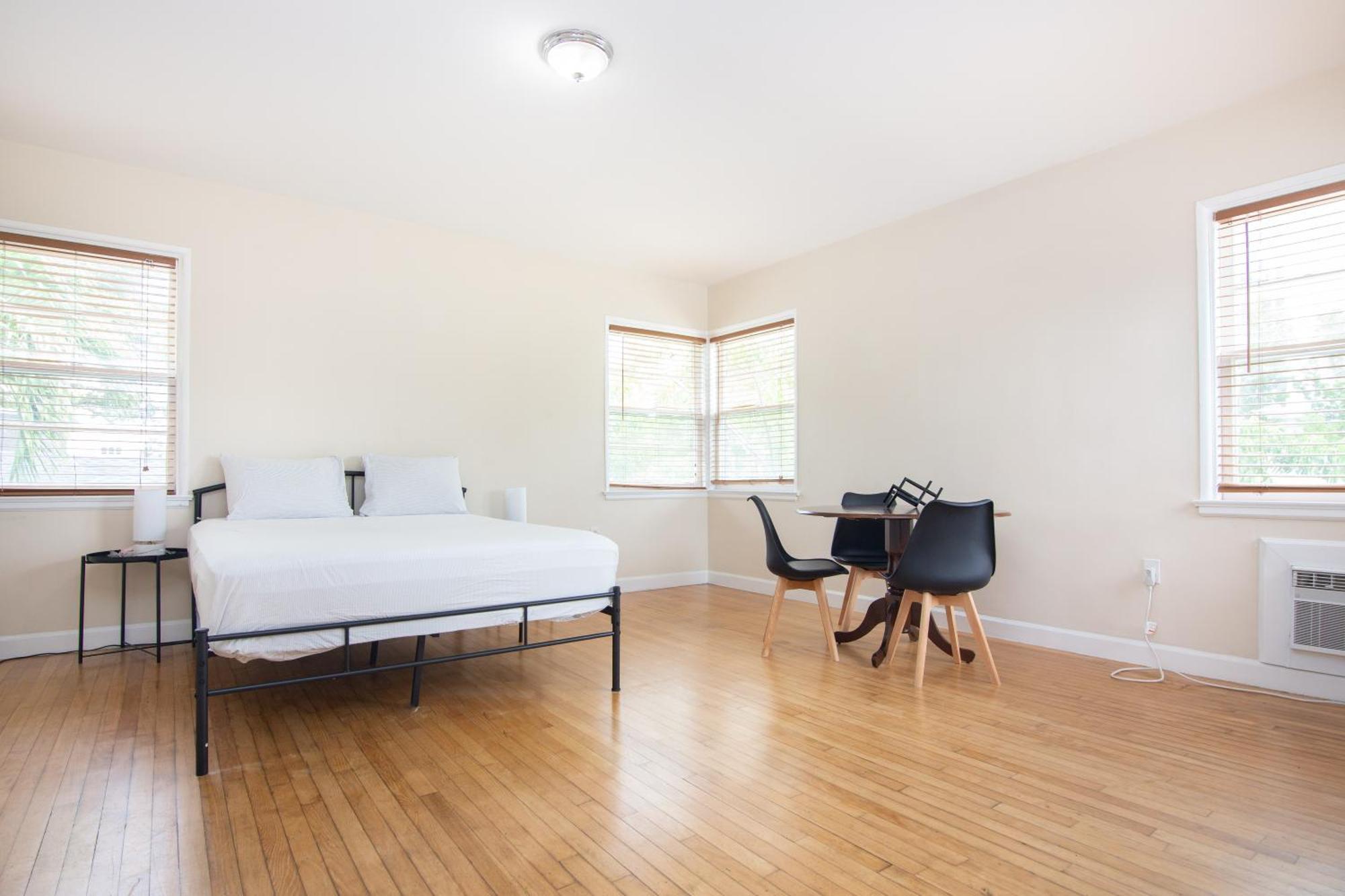 Apartment 1-bdrm - 5 Minutes Walking Olas *