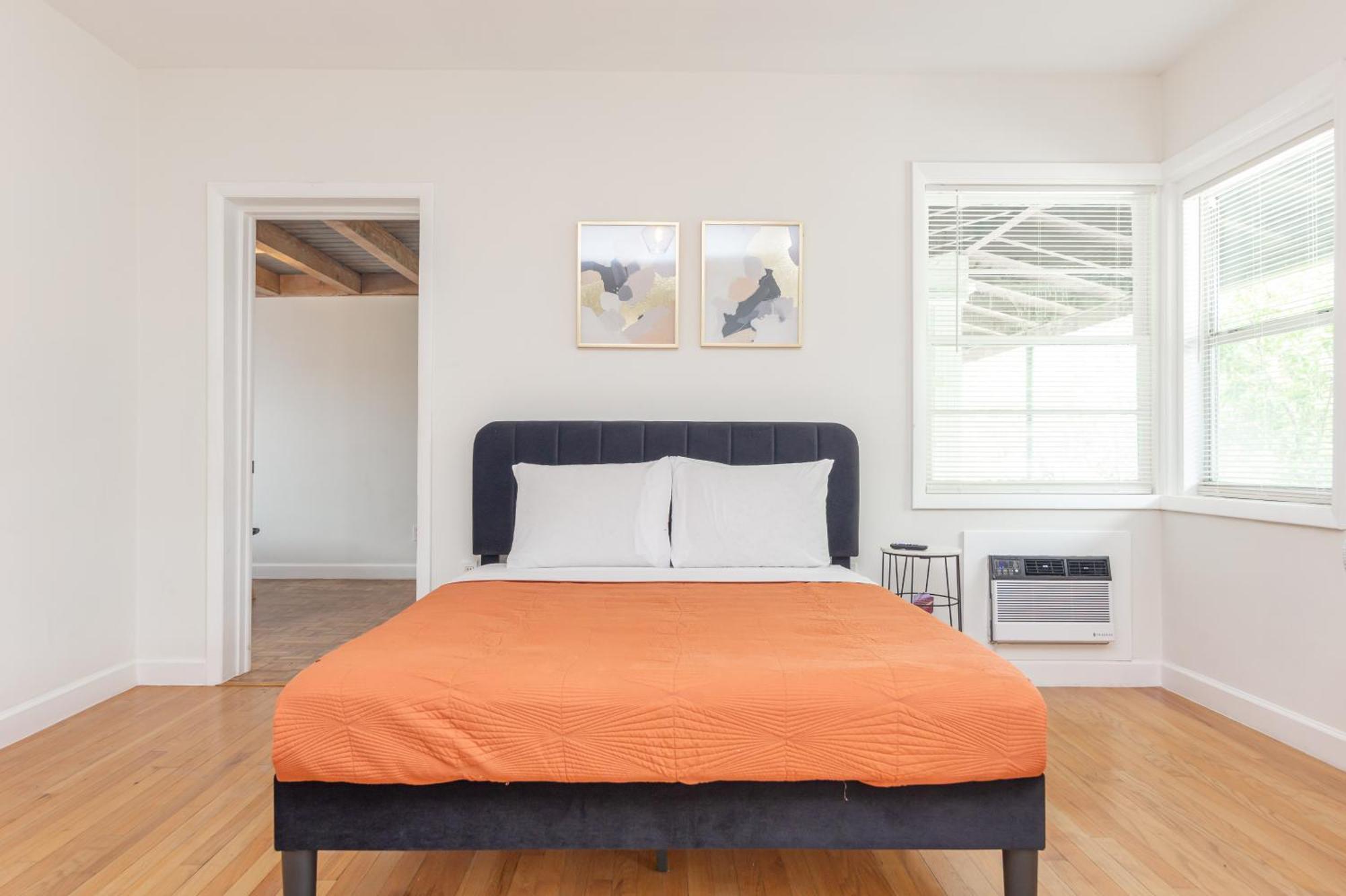 2-bdrm Unit - 5 Minutes Walking Olas Apartment