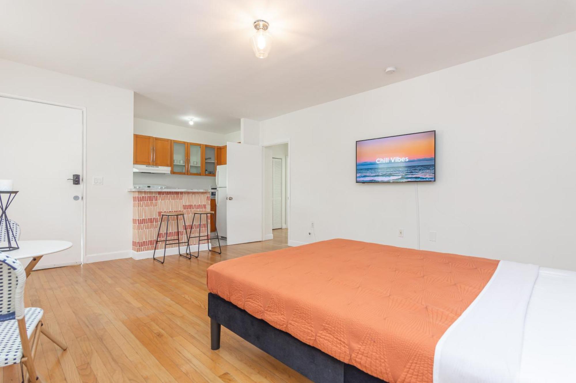 2-bdrm Unit - 5 Minutes Walking Olas