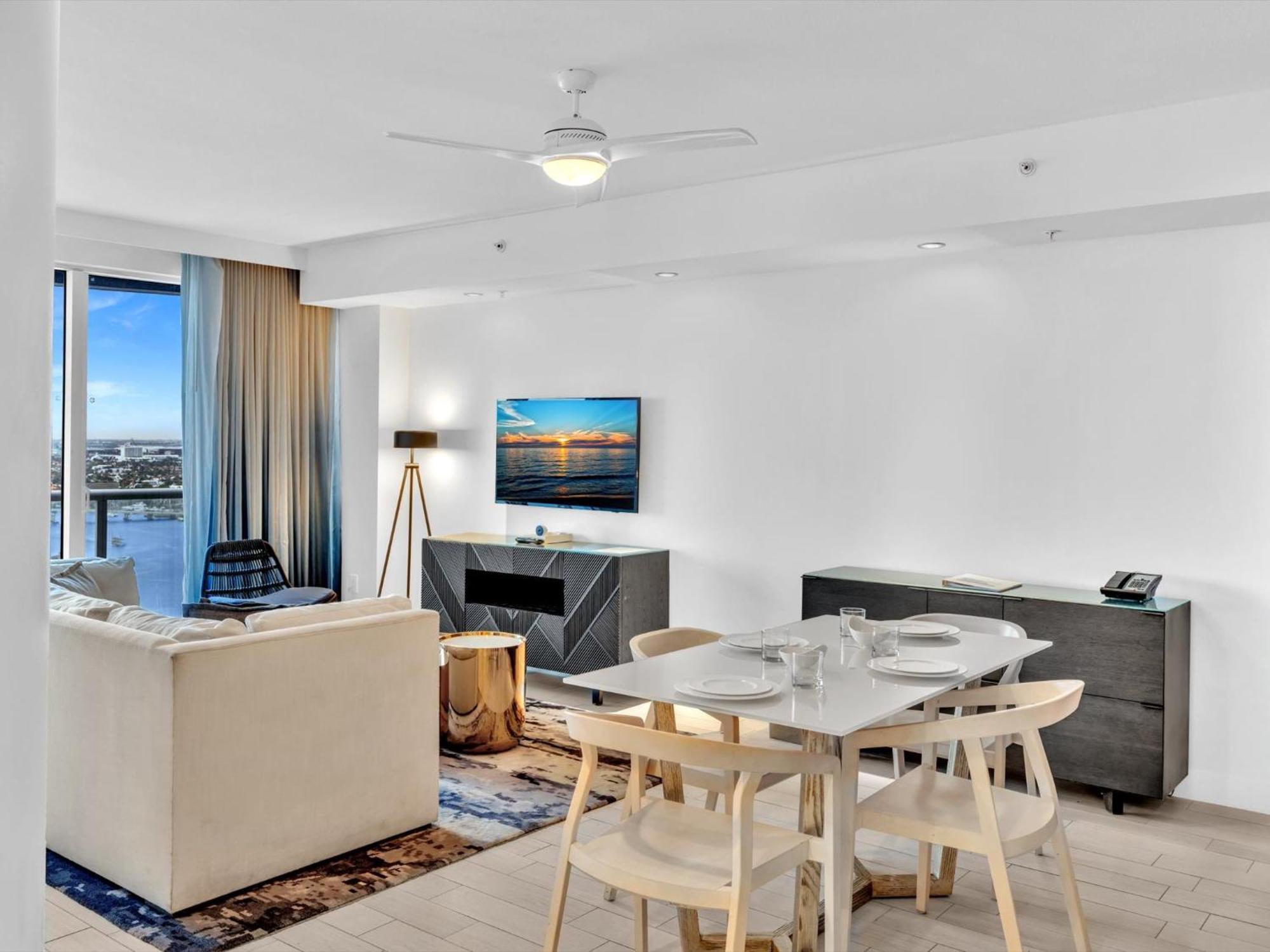 Fll W Residence Penthouse, Amazing Birds Eye Views! Apartment