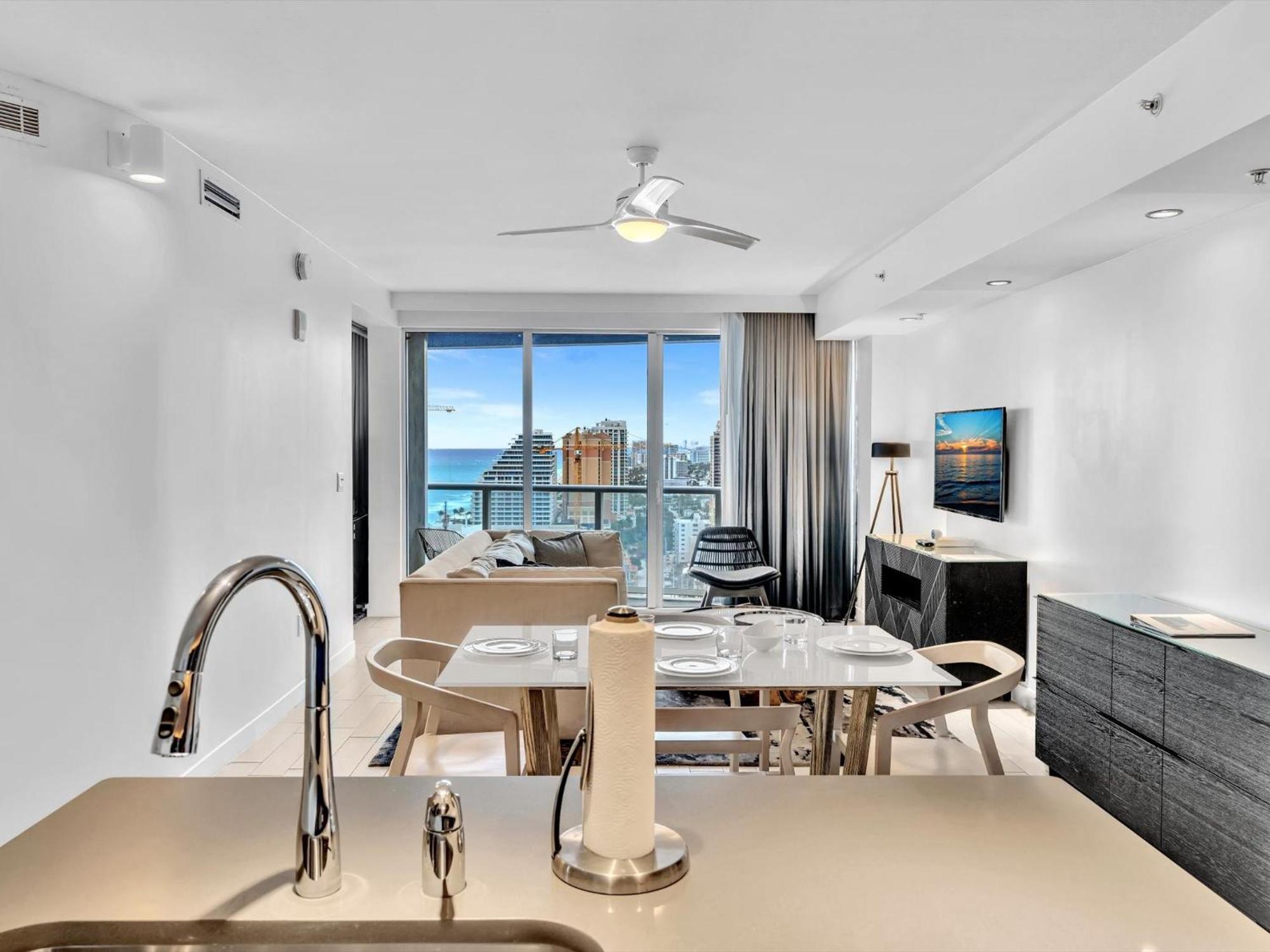 Fll W Residence Penthouse, Amazing Birds Eye Views!