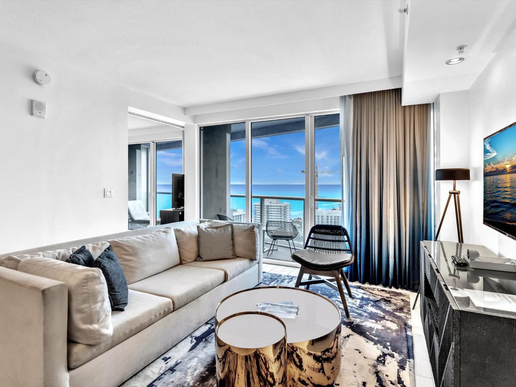Apartment Fll W Residence Penthouse, Amazing Birds Eye Views! *