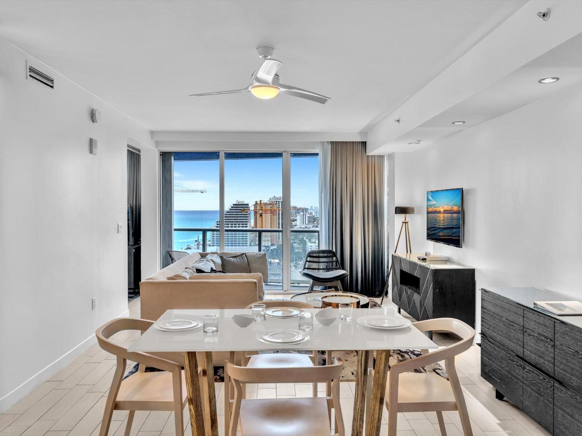 Fll W Residence Penthouse, Amazing Birds Eye Views!