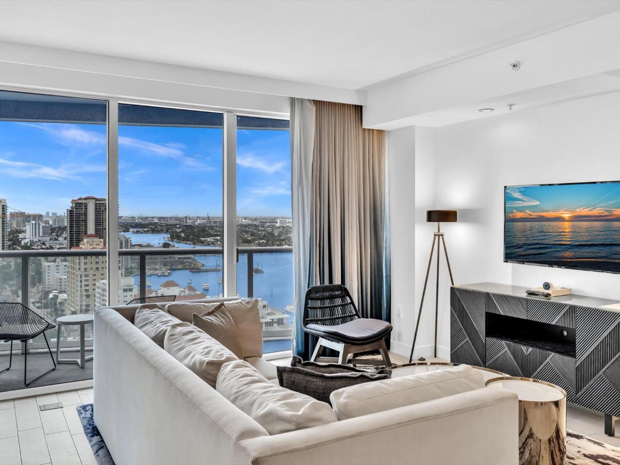 Fll W Residence Penthouse, Amazing Birds Eye Views! Apartment