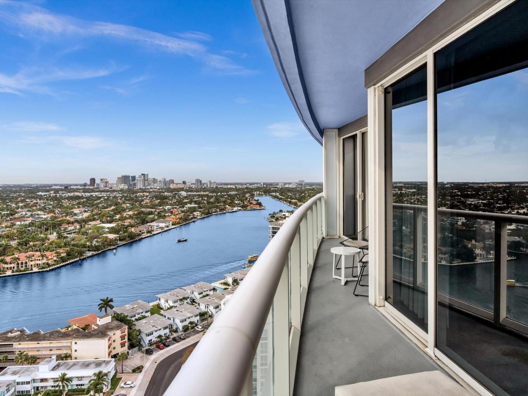 Fll W Residence Penthouse, Amazing Birds Eye Views! *
