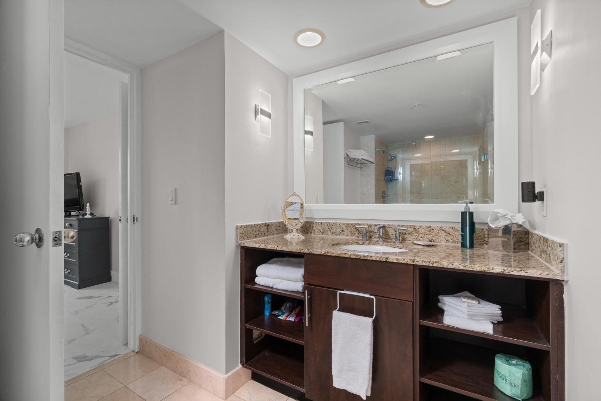 Gallery One Waterfront Suite, 5 Min Walk To Apartment