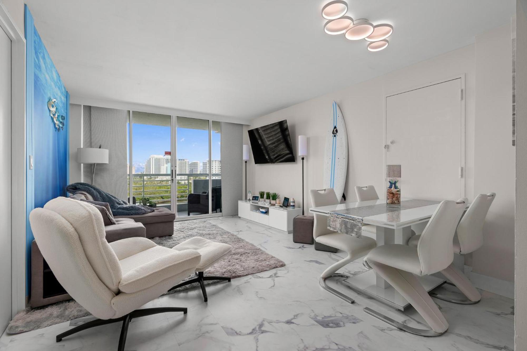 Gallery One Waterfront Suite, 5 Min Walk To