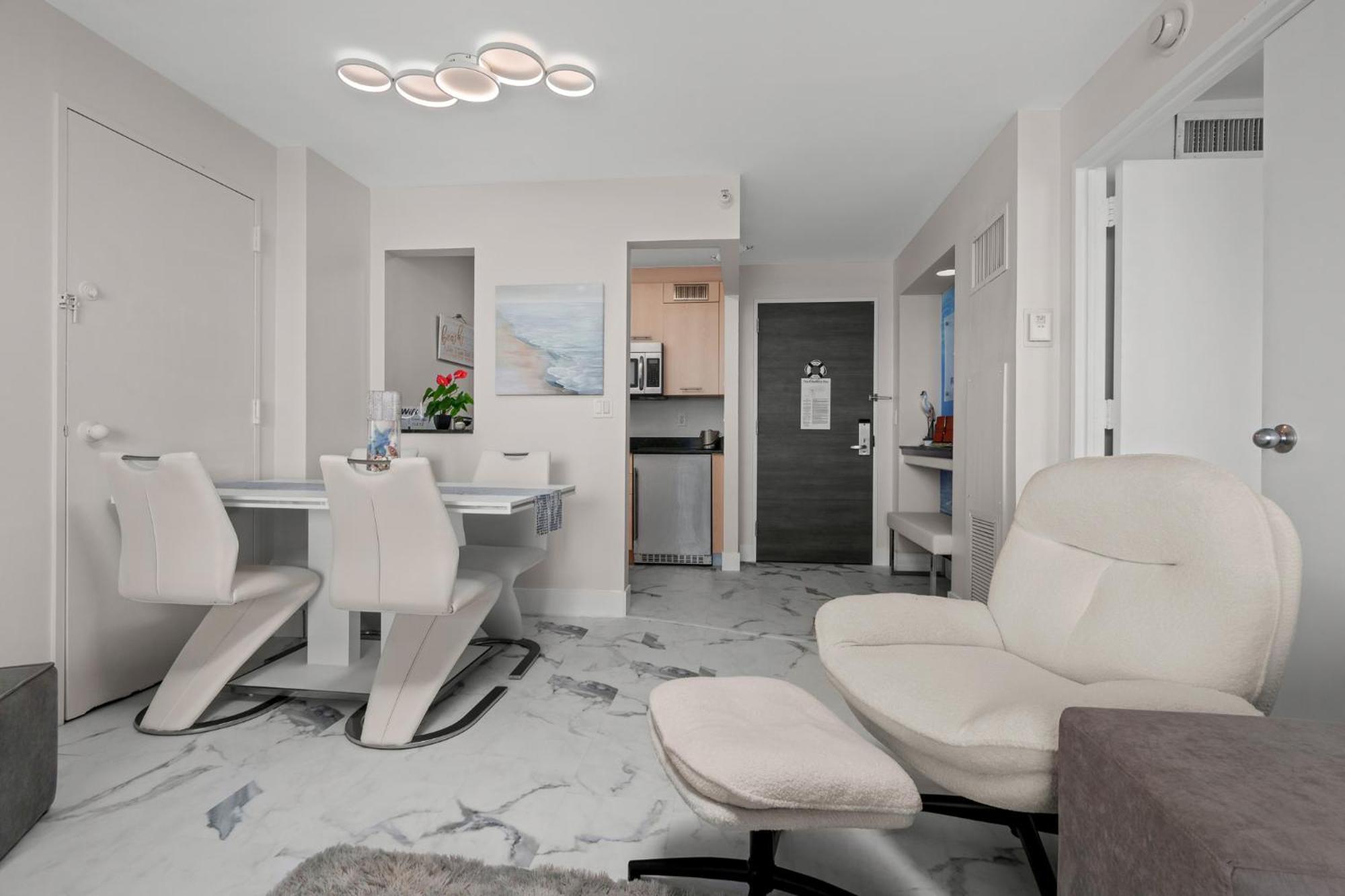Gallery One Waterfront Suite, 5 Min Walk To Apartment