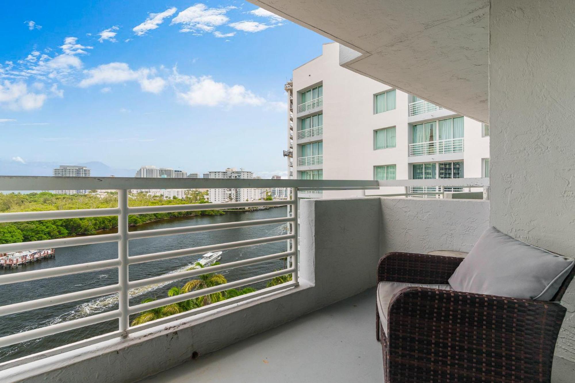 Apartment Gallery One Waterfront Suite, 5 Min Walk To