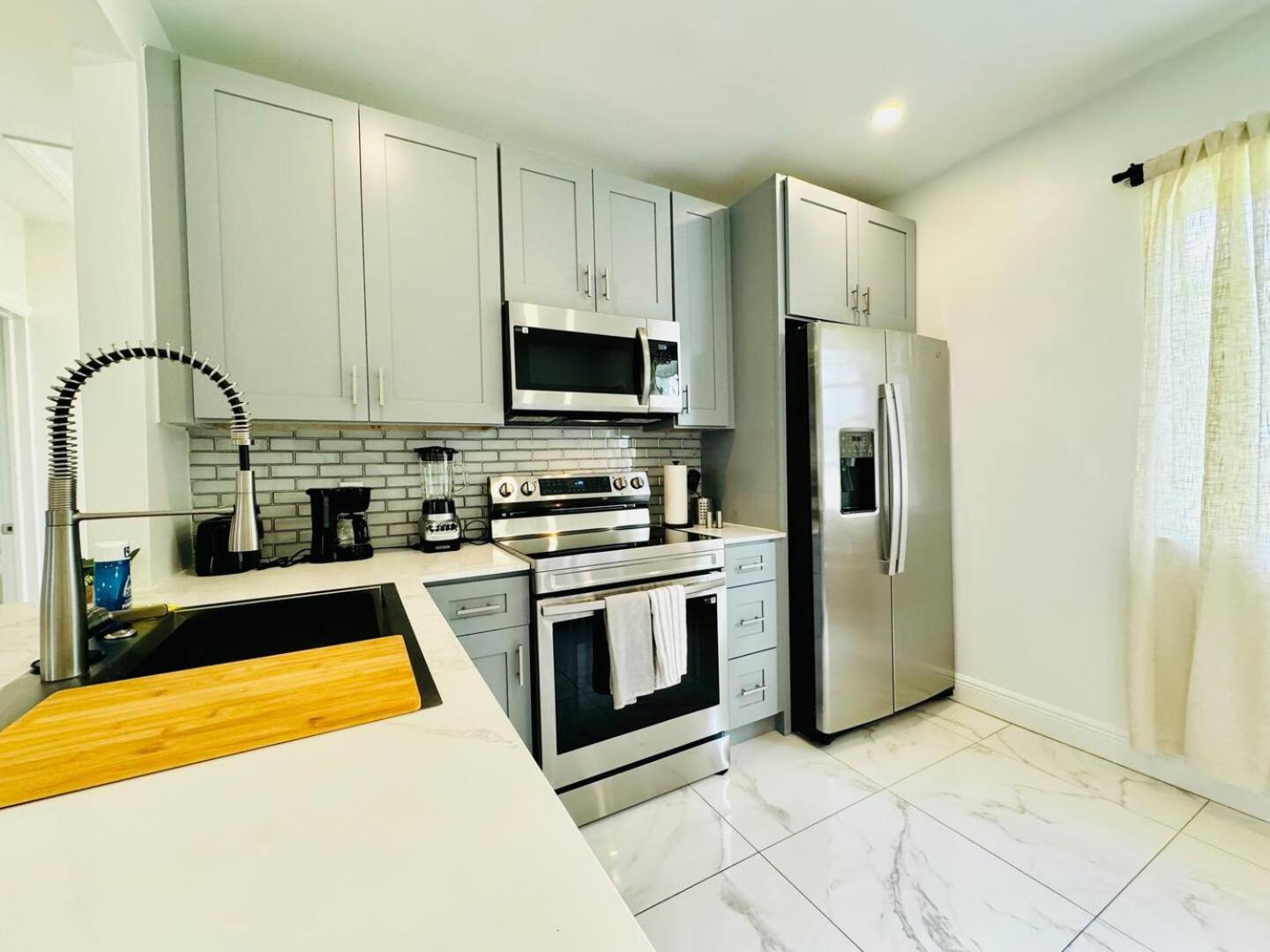 Lauderdale Getaway Near & Airport Holiday home