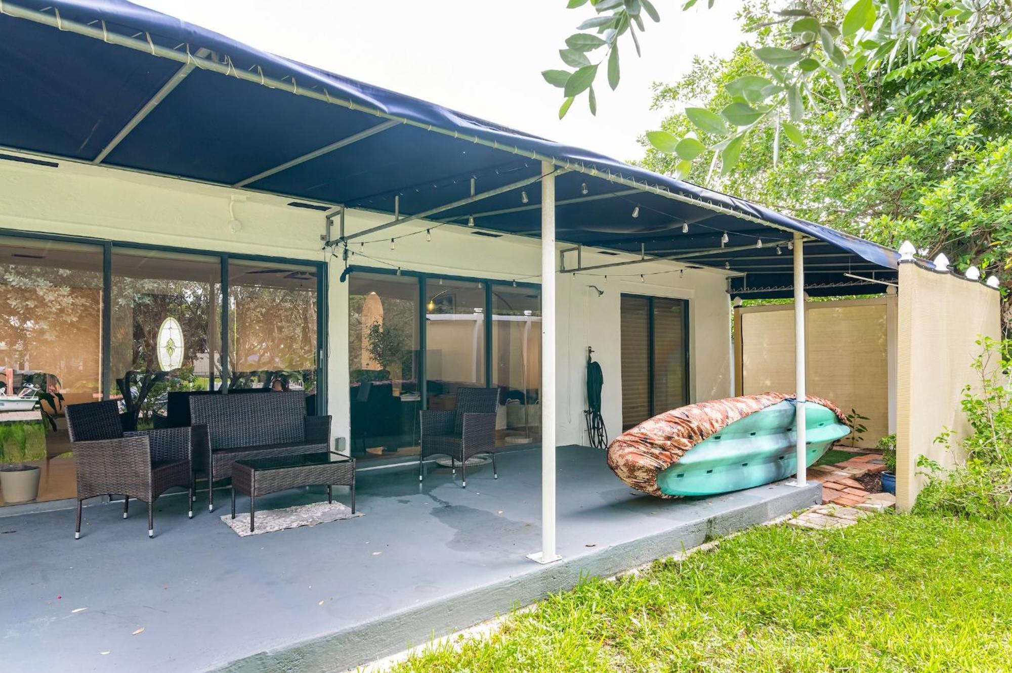 Charming 2br Waterfront House Holiday home