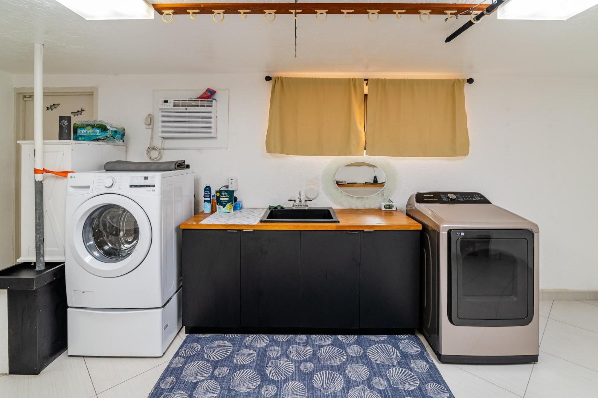 Charming 2br Waterfront House