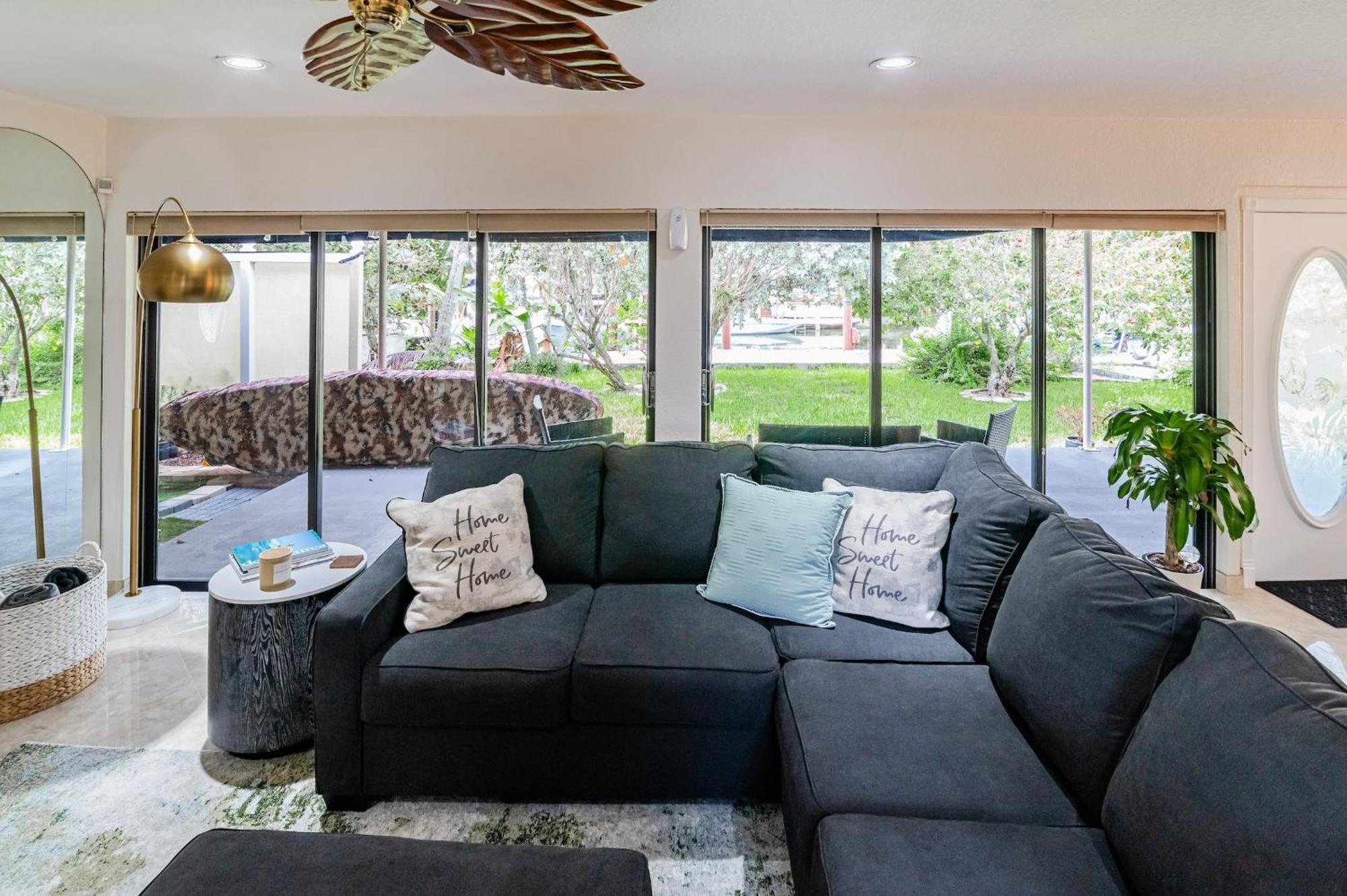 Holiday home Charming 2br Waterfront House