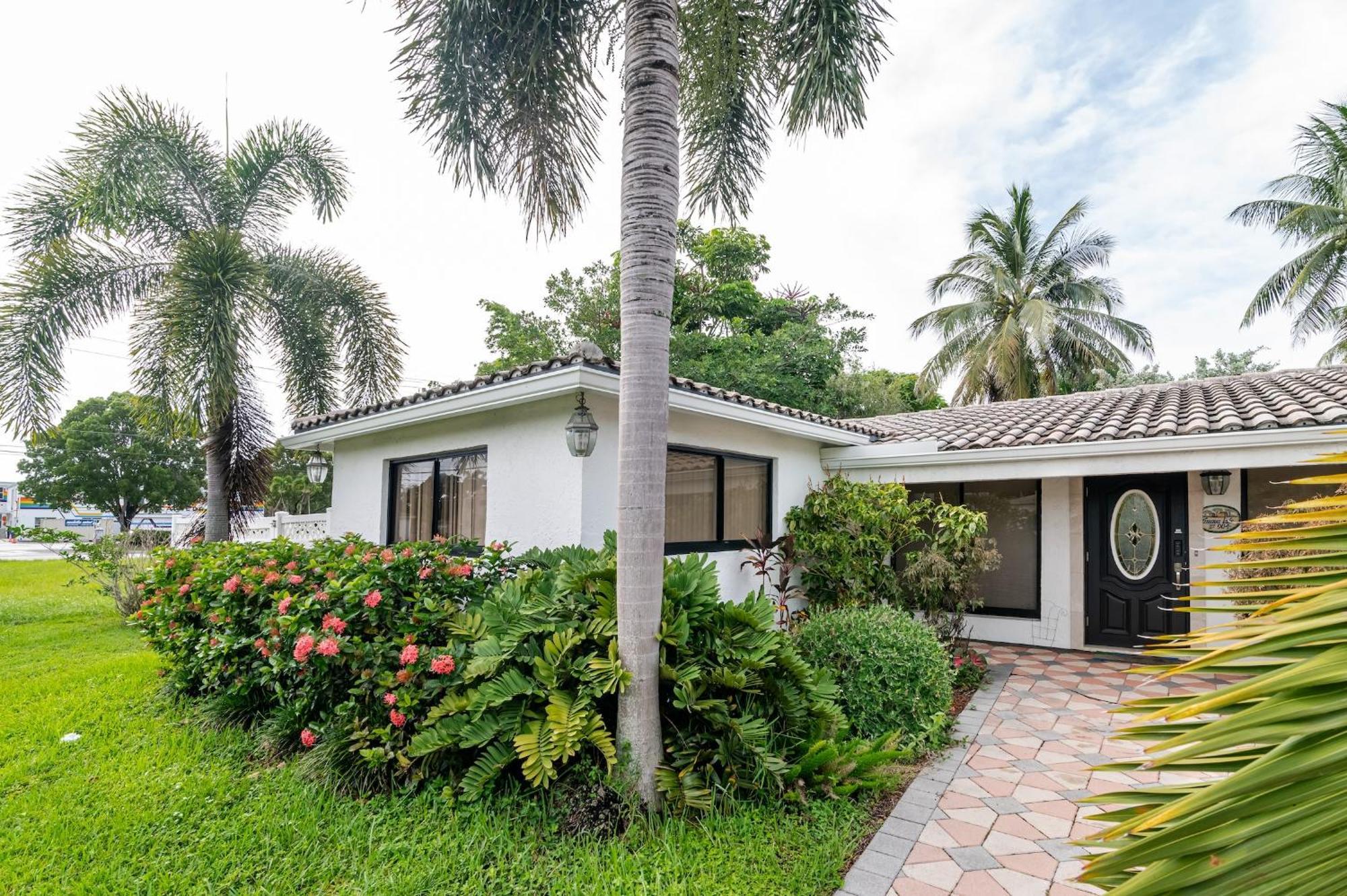 Charming 2br Waterfront House Holiday home *