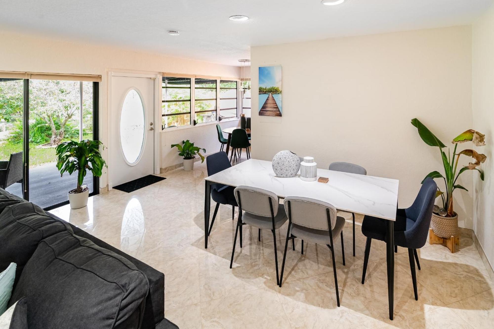 Charming 2br Waterfront House Holiday home