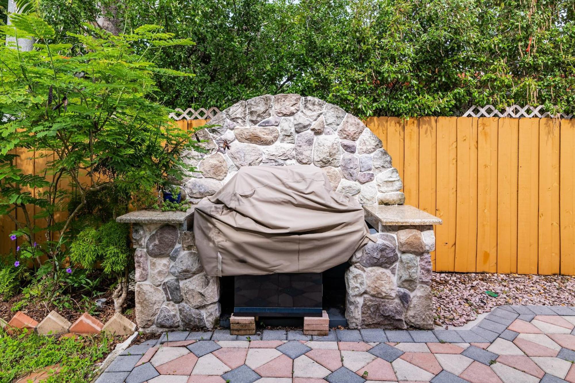 Charming 2br Waterfront House