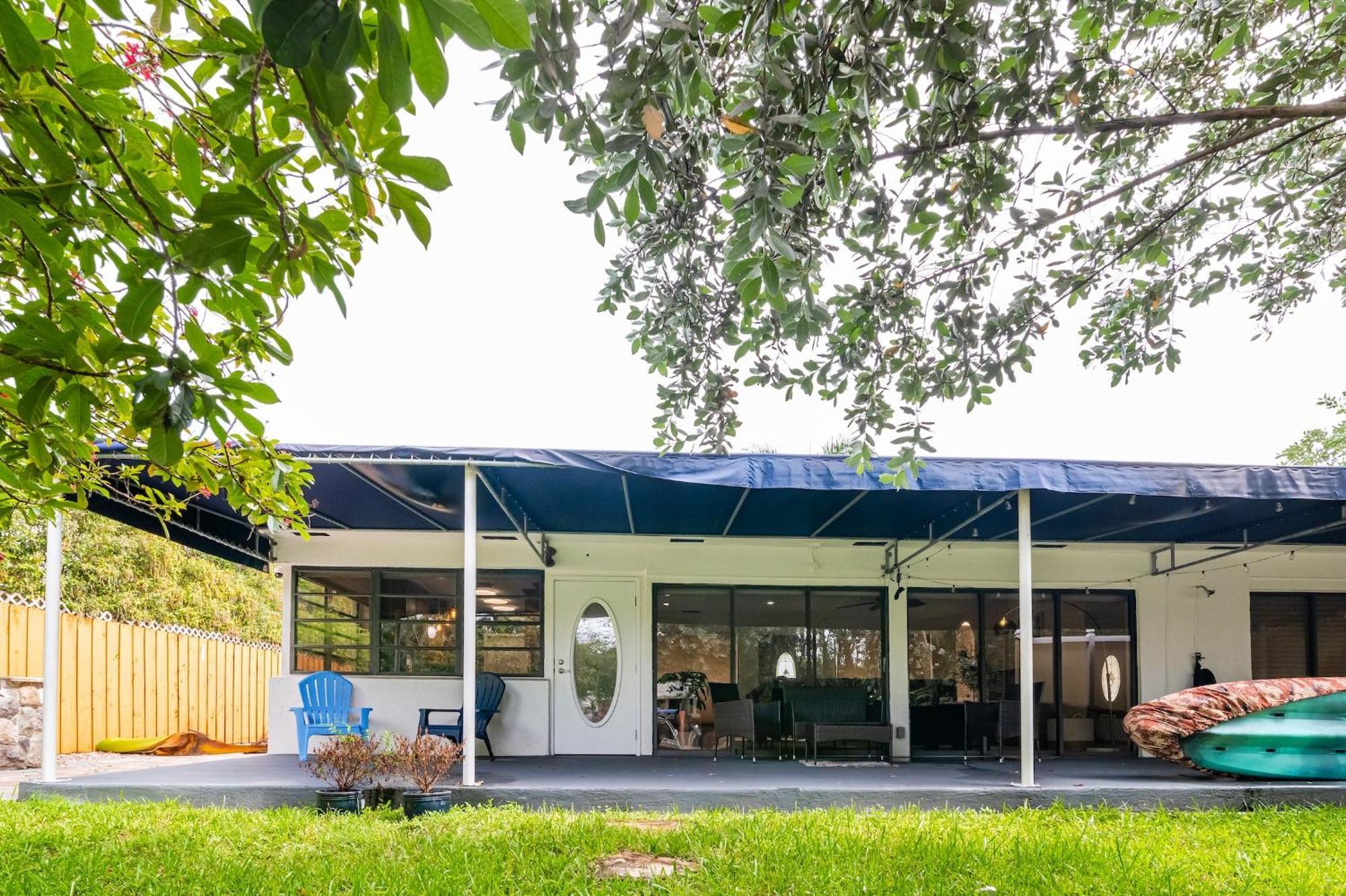 Charming 2br Waterfront House Holiday home