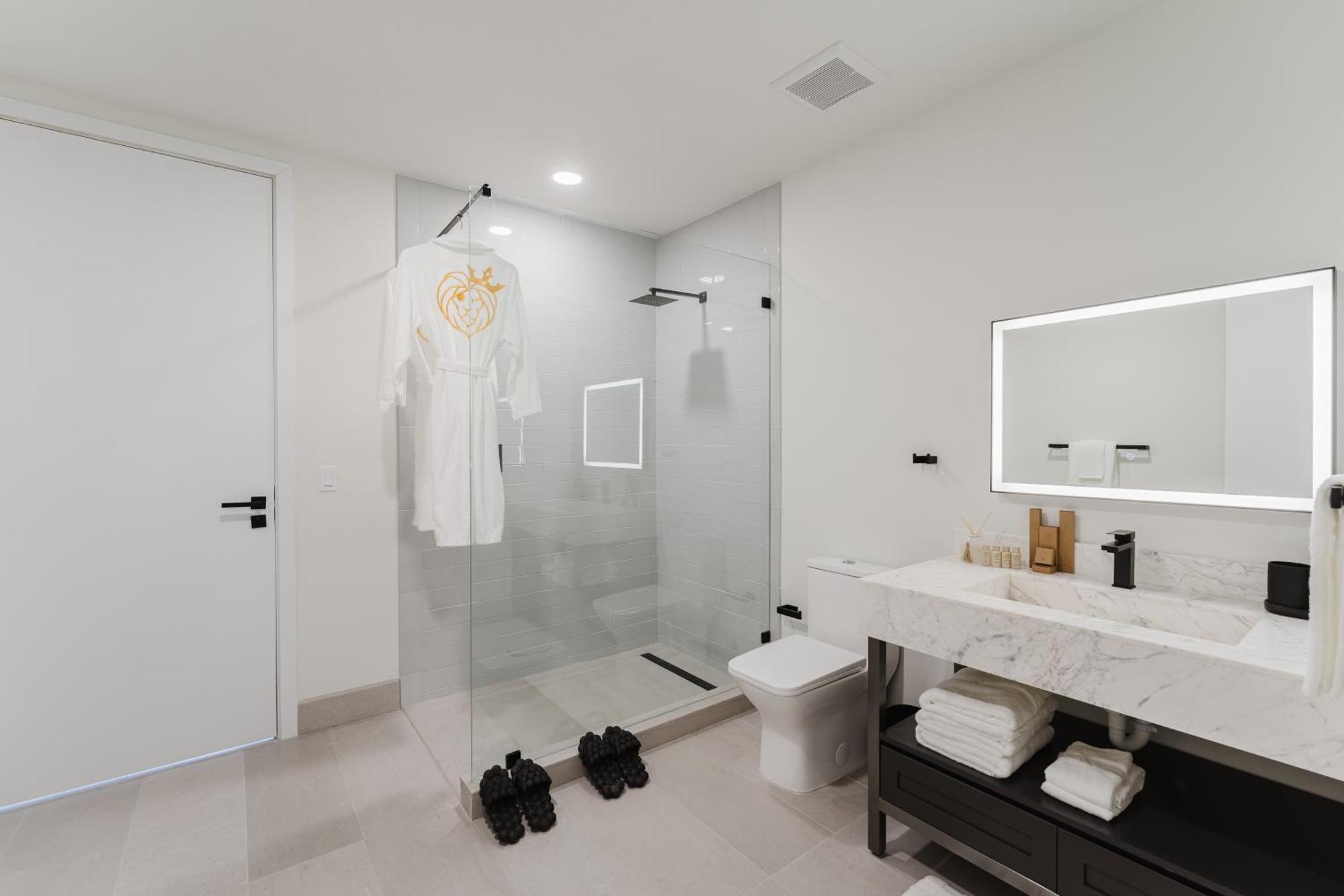 Ultra Luxe In Prime Location