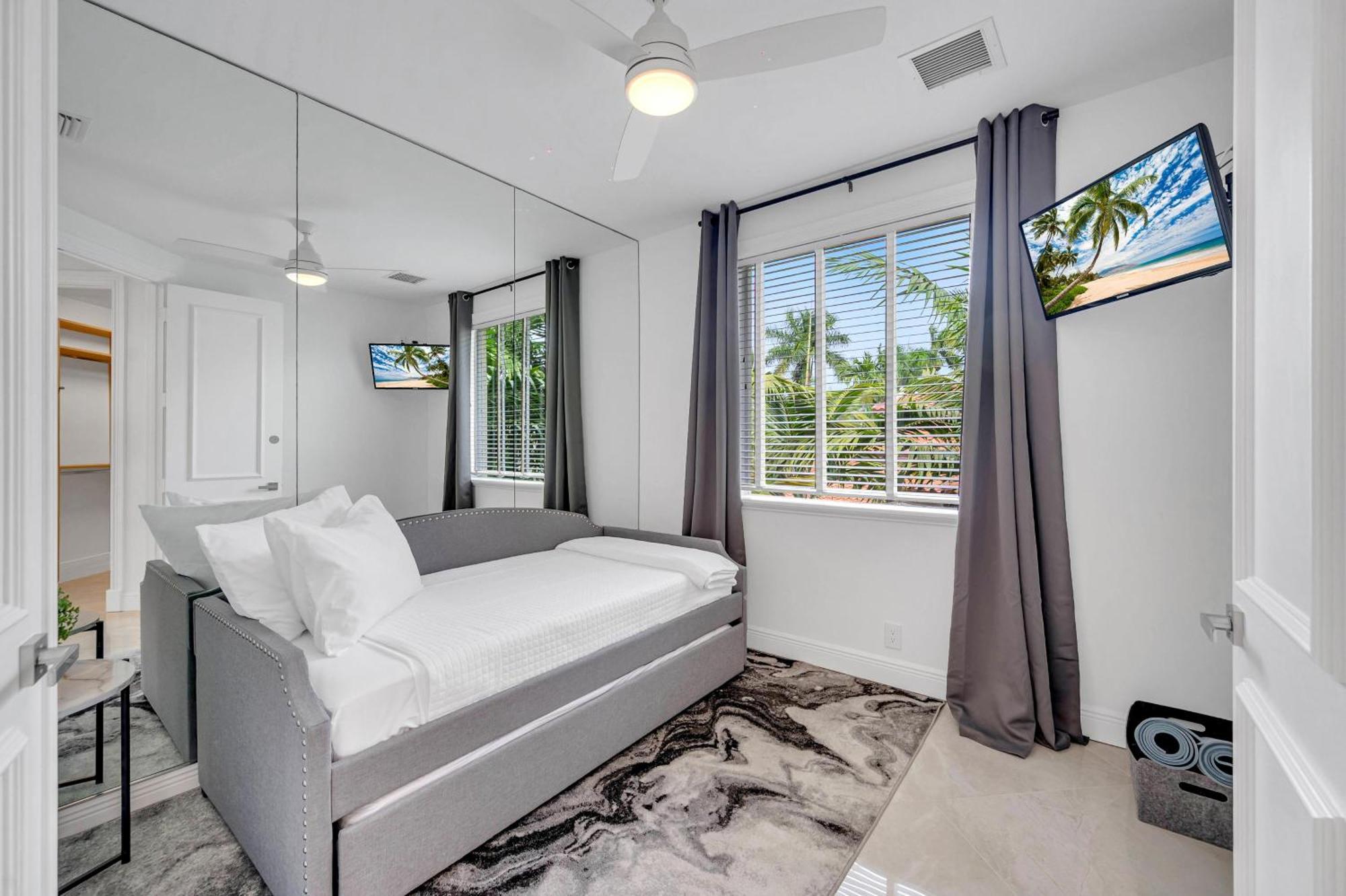 Mediterranean Venice Of America Riverside View Access Fiesta Key Vlllas Villa Fort Lauderdale