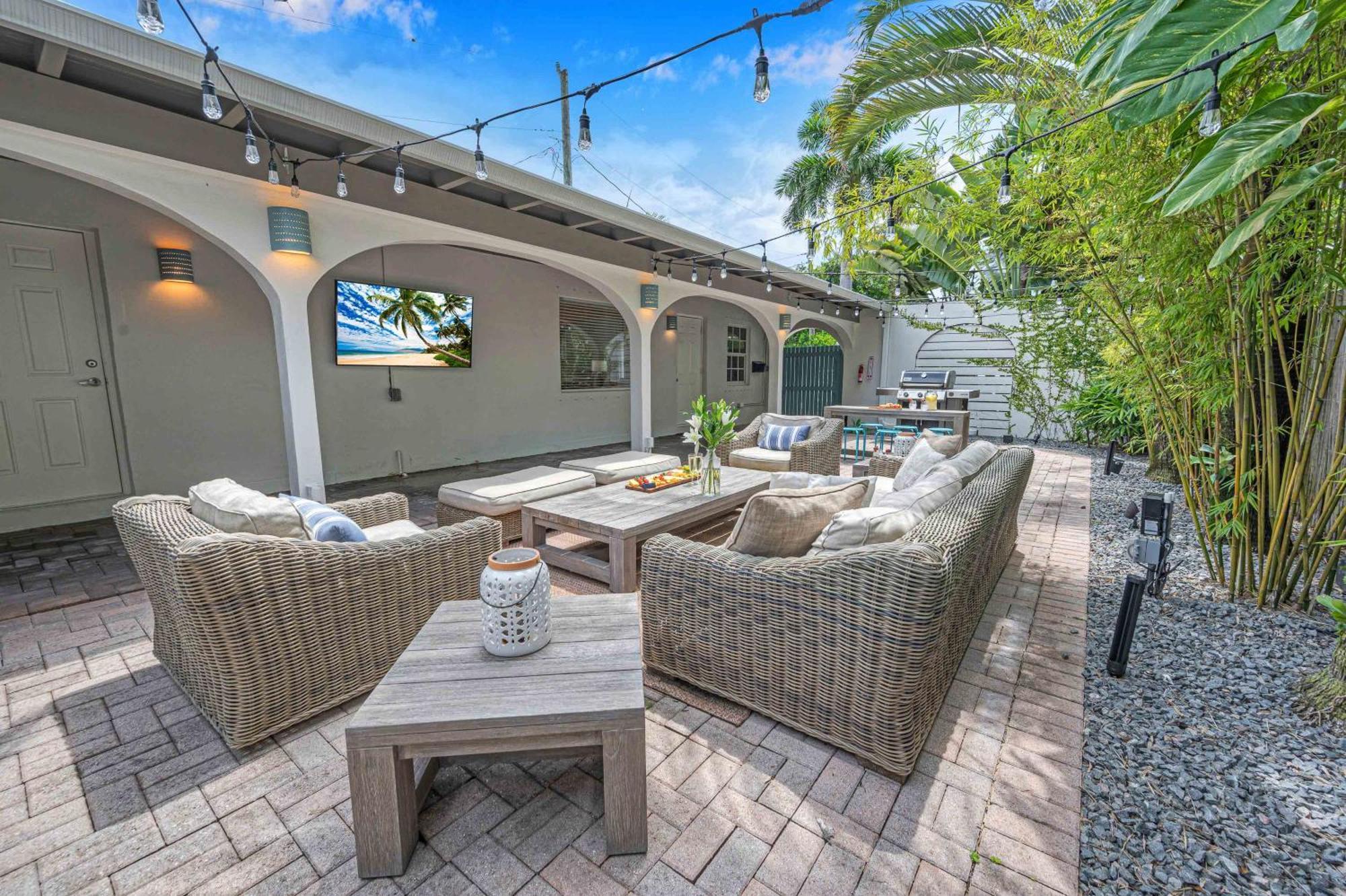 Surf Keysteps From Beautiful Courtyard Hot Tub H0mes Fort Lauderdale