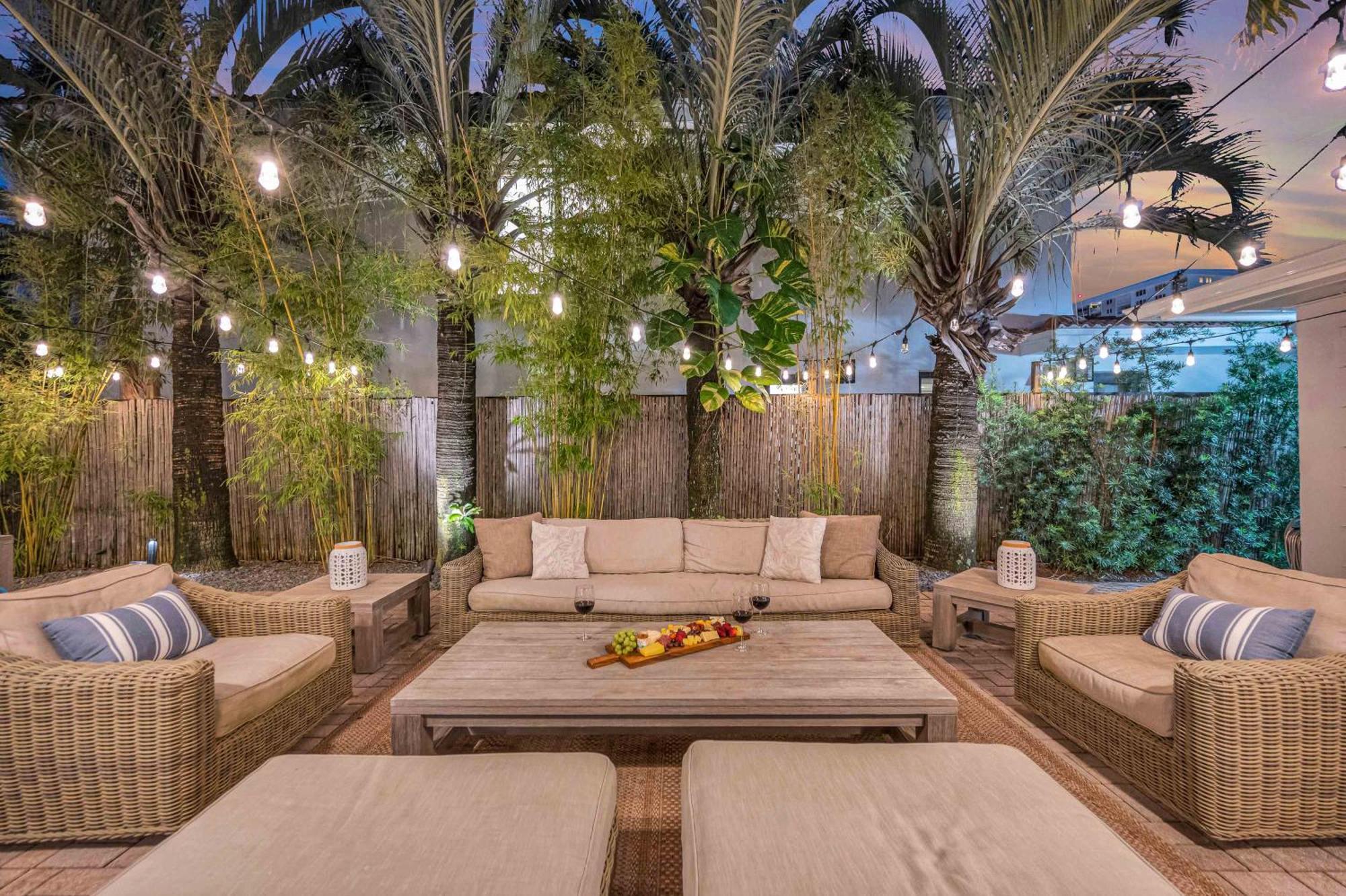 Holiday home Surf Keysteps From Beautiful Courtyard Hot Tub H0mes Fort Lauderdale