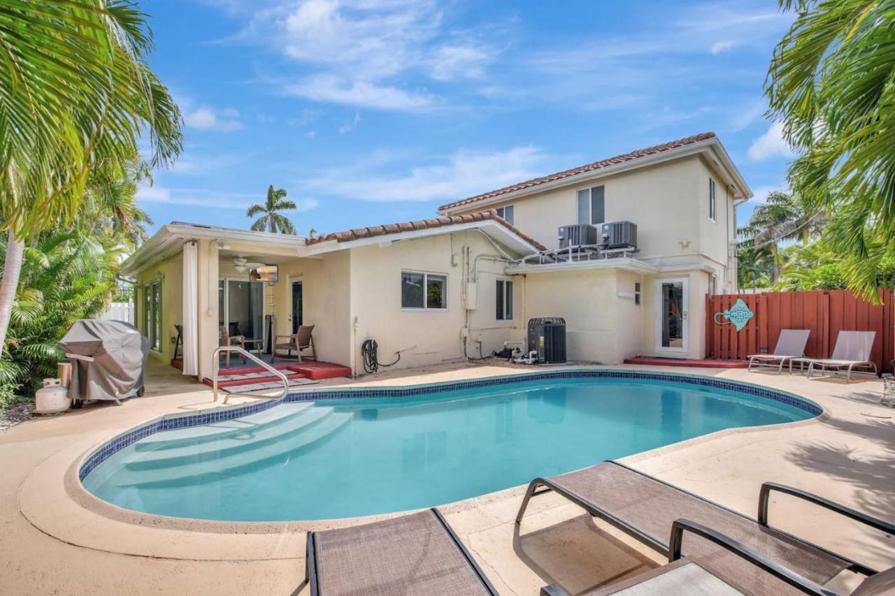 Trendy 1br 2ba Heated Pool Short Walk To The