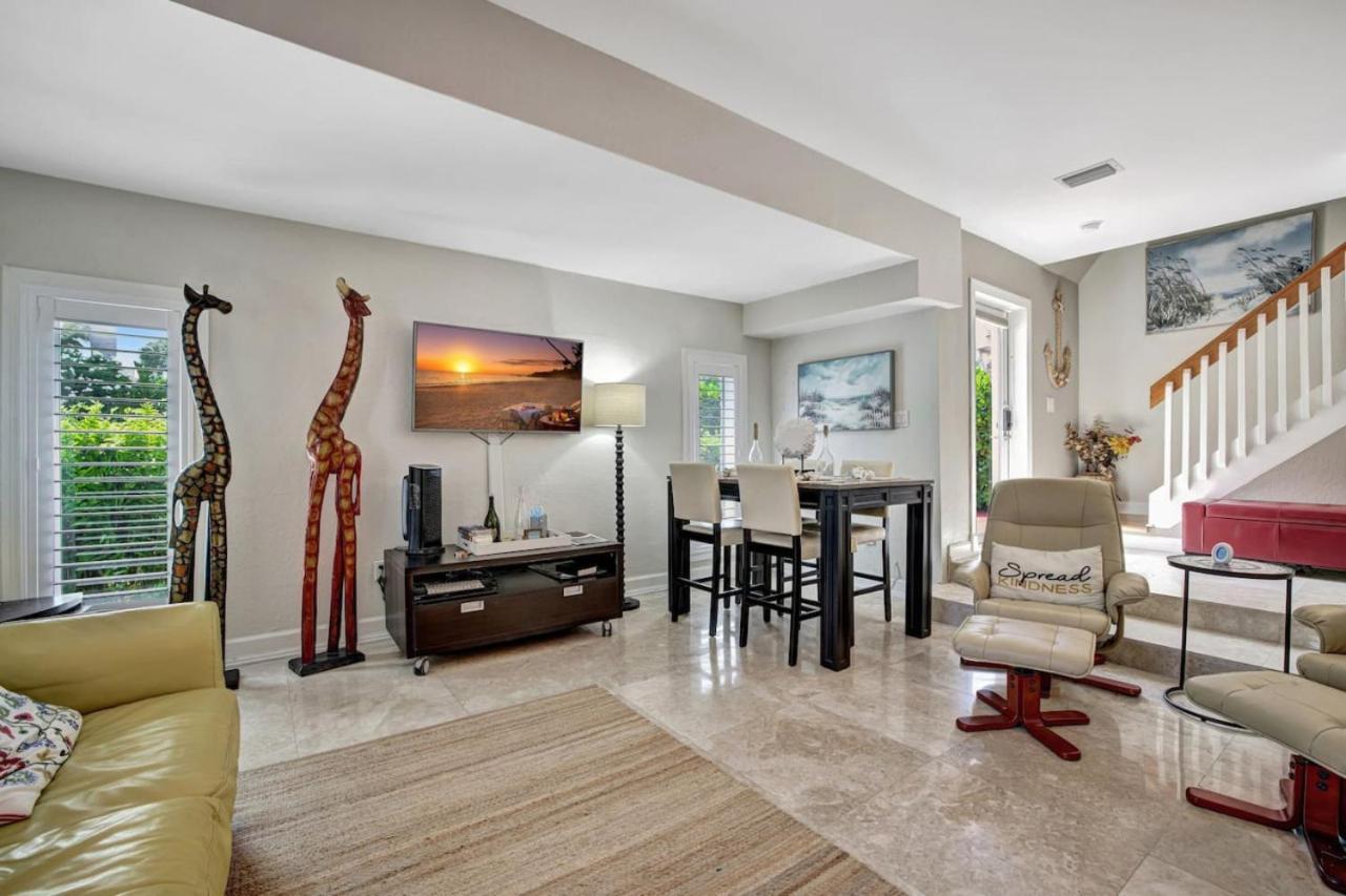 Trendy 1br 2ba Heated Pool Short Walk To The * Fort Lauderdale
