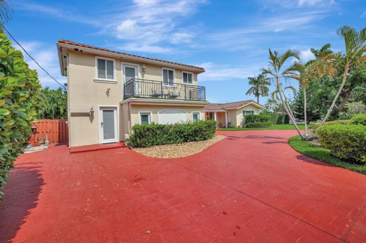 Holiday home Trendy 1br 2ba Heated Pool Short Walk To The *