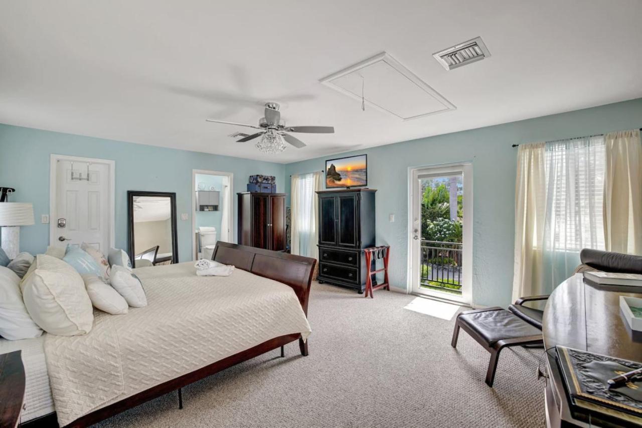 Trendy 1br 2ba Heated Pool Short Walk To The Holiday home