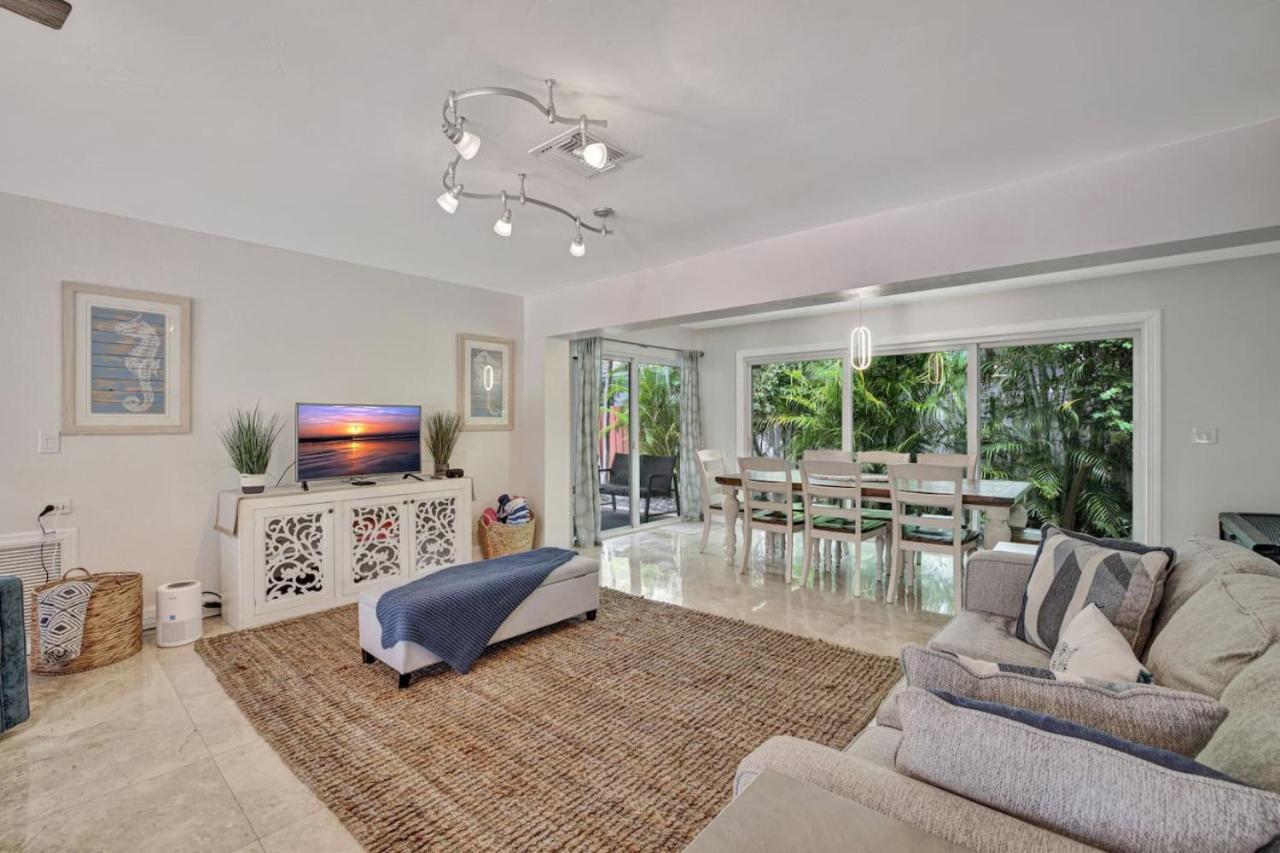Stylish 2br 3ba With Heated Pool Walkable Holiday home Fort Lauderdale