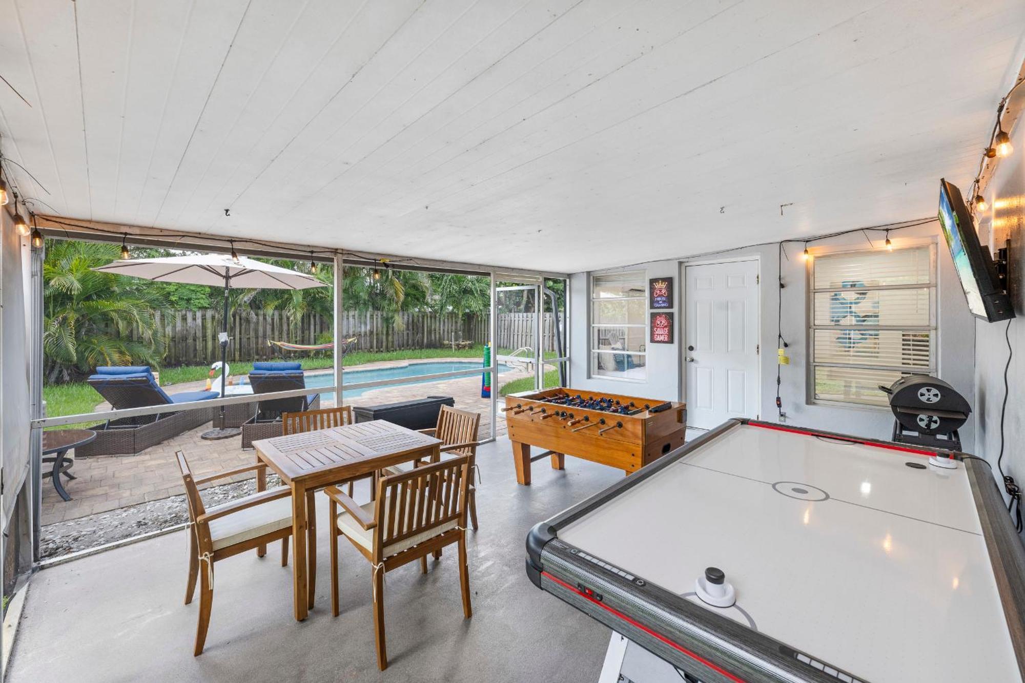 3br Mini Oasis - Pool, Game Lounge And Near Beaches Holiday home *