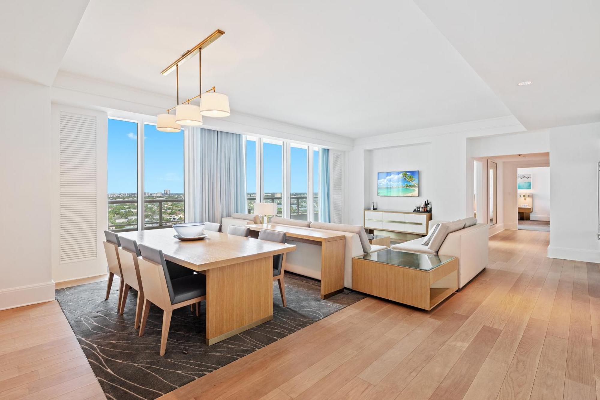 Ritz-carlton Luxury 2 Bedroom - Access Apartment